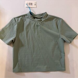 NWT Gymshark Women’s EVERYWEAR CROPPED ACTIVE TEE Small Green Body Fit SOLD OUT